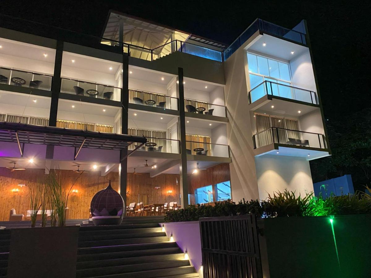 Mazarine Surf Suites Hiriketiya Dikwella Dış mekan fotoğraf